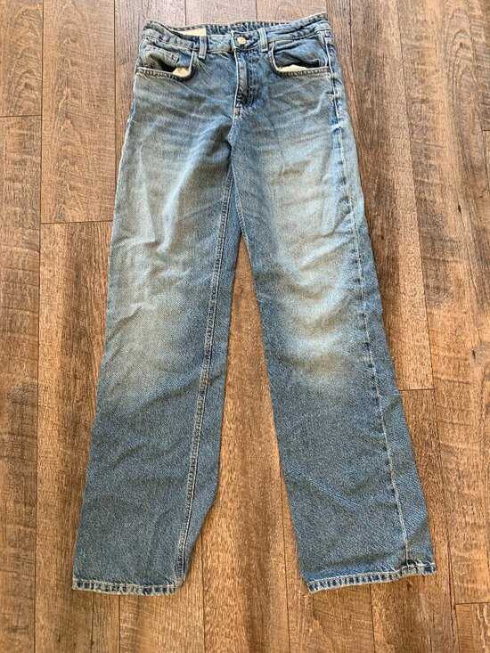 Zara Pants - Zara mid-rise baggy jeans